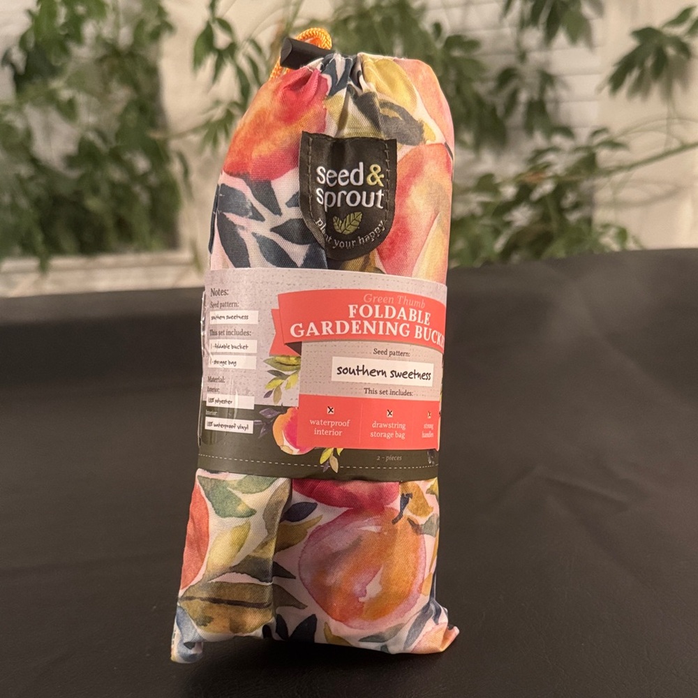 Collapsible Garden Bucket - Orange and Green Peaches